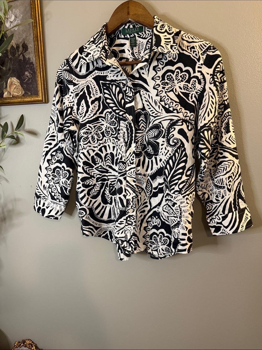 Lauren Ralph Lauren Black & White Floral Print Petite Shirt - Picture 4 of 7
